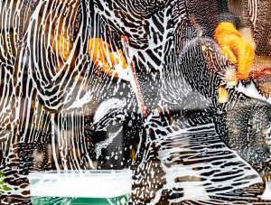 Tips membersihkan kaca